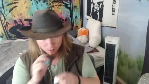 mr_strawberry online show from May 2026 04:16:01 PM