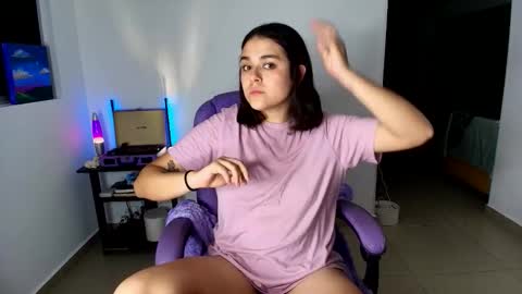 Laura online show from September 2025 02:57:02 AM