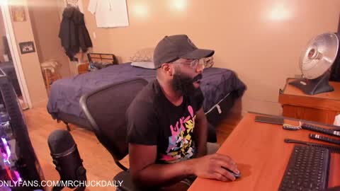 Snapshot of mrchuckdailyxxx chatting on December 2024 09:09:02 PM Chuck Daily online show from December 2024 09:09:02 PM