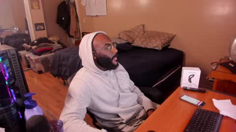 Snapshot of mrchuckdailyxxx chatting on December 2024 05:25:01 AM Chuck Daily online show from December 2024 05:25:01 AM