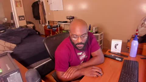 Snapshot of mrchuckdailyxxx chatting on January 2025 06:03:01 AM Chuck Daily online show from January 2025 06:03:01 AM