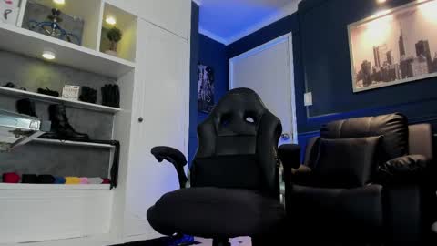 Snapshot of mrfrank_tattoo chatting on June 2026 04:13:02 PM MrFrank. online show from June 2026 04:13:02 PM