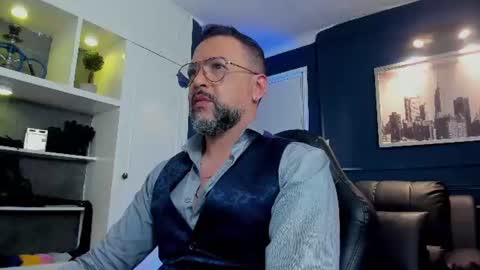 Snapshot of mrfrank_tattoo chatting on June 2026 02:59:01 PM MrFrank. online show from June 2026 02:59:01 PM