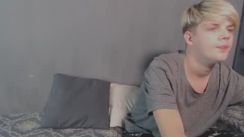 mr leo online show from December 2024 09:04:02 PM