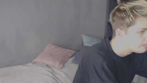 mr leo online show from December 2024 07:30:02 PM