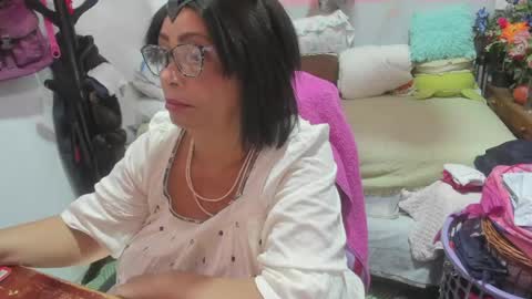 Snapshot of mrs_mommy chatting on April 2026 04:59:01 PM mrs_mommy online show from April 2026 04:59:01 PM