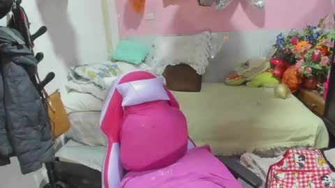 Snapshot of mrs_mommy chatting on May 2026 11:32:01 PM mrs_mommy online show from May 2026 11:32:01 PM
