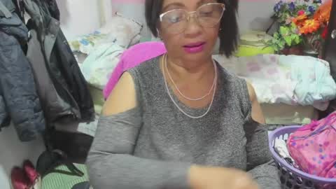 Snapshot of mrs_mommy chatting on May 2026 12:41:01 AM mrs_mommy online show from May 2026 12:41:01 AM
