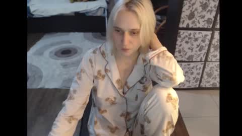 Sasha online show from November 2025 09:30:02 AM