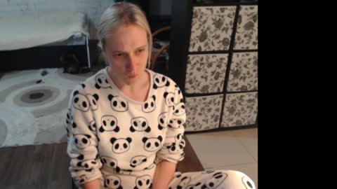 Snapshot of mrsluck chatting on June 2026 02:12:01 AM Sasha online show from June 2026 02:12:01 AM