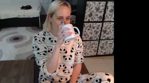 Snapshot of mrsluck chatting on June 2026 11:24:02 AM Sasha online show from June 2026 11:24:02 AM