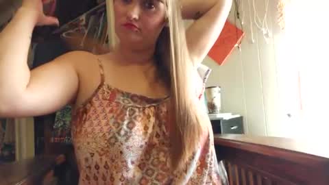 Snapshot of mrsluna19 chatting on October 2025 03:01:02 PM MrsLuna19 online show from October 2025 03:01:02 PM