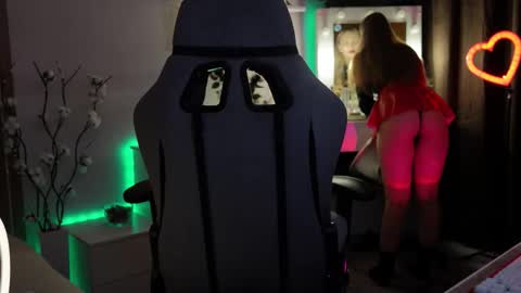 Snapshot of mrstenderbeast chatting on November 2025 07:45:02 PM YOUR OWNER online show from November 2025 07:45:02 PM