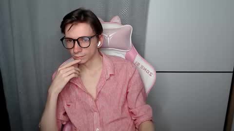 Snapshot of mrv1rginvibes chatting on December 2025 02:04:01 PM Shy Boy online show from December 2025 02:04:01 PM