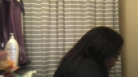 Snapshot of msjonemillion chatting on January 2025 01:06:01 AM Chocolate Candy Stick online show from January 2025 01:06:01 AM