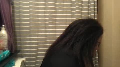 Snapshot of msjonemillion chatting on January 2025 02:04:01 AM Chocolate Candy Stick online show from January 2025 02:04:01 AM