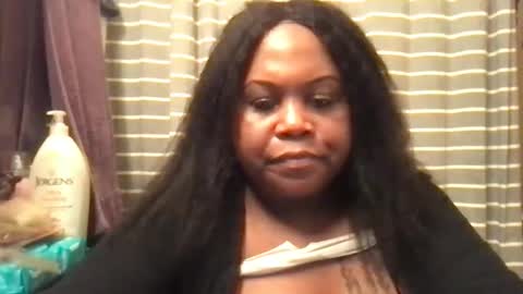 Snapshot of msjonemillion chatting on January 2025 05:18:02 AM Chocolate Candy Stick online show from January 2025 05:18:02 AM