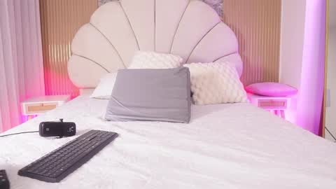 Manuela  online show from November 2025 03:07:01 AM