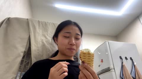 Snapshot of muiklecha chatting on February 2026 10:08:01 PM Mia online show from February 2026 10:08:01 PM