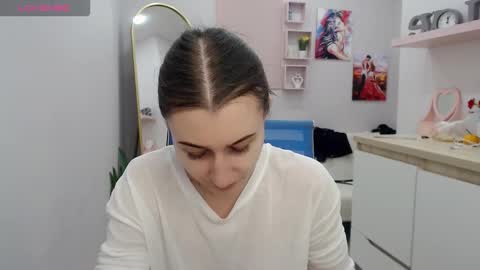 Snapshot of muriel_elvin chatting on December 2025 06:18:01 AM muriel_elvin online show from December 2025 06:18:01 AM