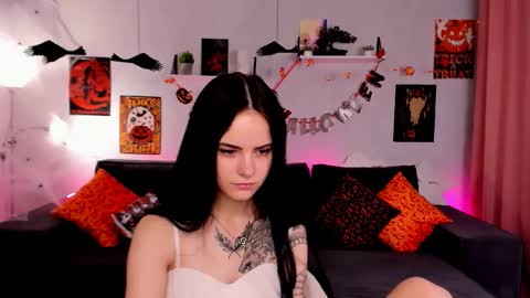 Mila online show from October 2025 05:04:02 AM