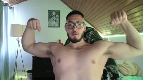 Snapshot of muscle_cock32 chatting on December 2024 03:20:02 PM David Big online show from December 2024 03:20:02 PM