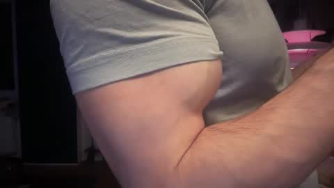 Snapshot of musclehair3 chatting on February 2025 08:44:02 PM musclehair3 online show from February 2025 08:44:02 PM