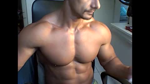 Snapshot of muscleoss chatting on January 2025 08:18:02 PM muscleoss online show from January 2025 08:18:02 PM
