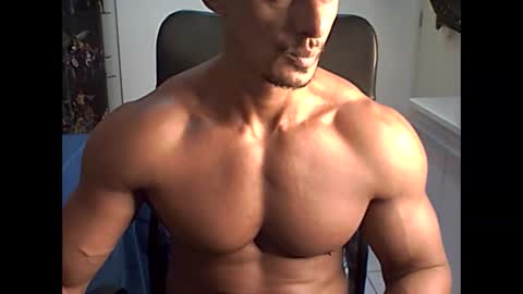 Snapshot of muscleoss chatting on January 2025 10:52:01 PM muscleoss online show from January 2025 10:52:01 PM