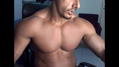 Snapshot of muscleoss chatting on November 2025 11:37:01 PM muscleoss online show from November 2025 11:37:01 PM