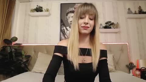 Luna  online show from May 2026 07:09:02 PM