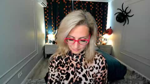 Diana online show from October 2025 11:31:01 AM