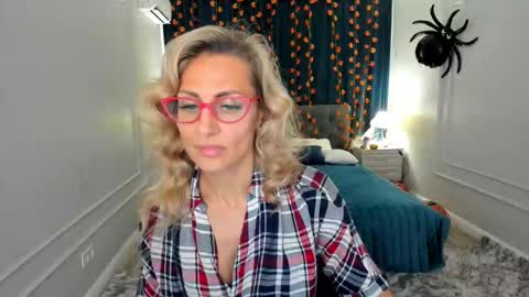 Diana online show from November 2025 11:32:02 AM