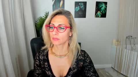 Diana online show from December 2025 11:19:01 AM