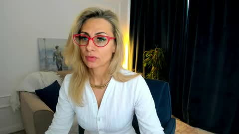 Snapshot of museofstage chatting on April 2026 11:32:01 AM Diana online show from April 2026 11:32:01 AM