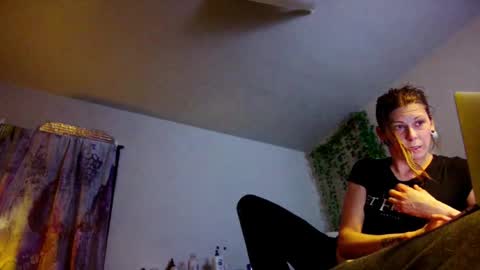ghost mantis online show from April 2026 07:02:02 AM