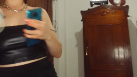     sara      i know you love me xoxox     online show from December 2024 07:16:01 AM