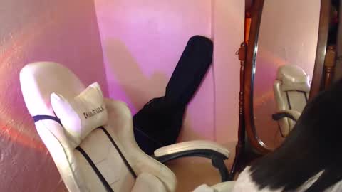 Its me Andi online show from October 2025 06:50:02 PM