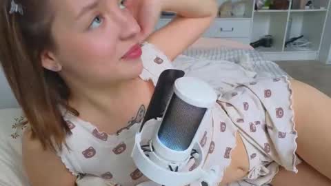 Snapshot of my_mia_ chatting on December 2025 09:14:01 AM MIA I will be here Monday Wednesday Thursday Saturday online show from December 2025 09:14:01 AM