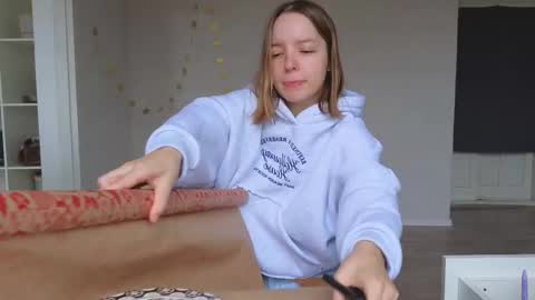 Snapshot of my_mia_ chatting on December 2025 09:07:01 AM MIA I will be here Monday Wednesday Thursday Saturday online show from December 2025 09:07:01 AM