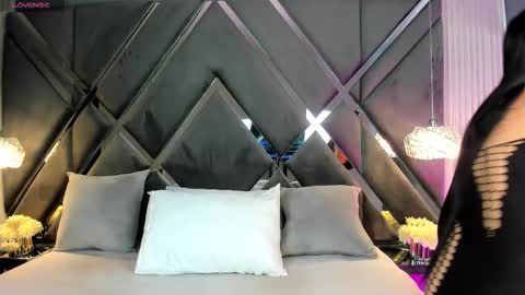 Mariana Evans online show from February 2026 11:33:01 AM