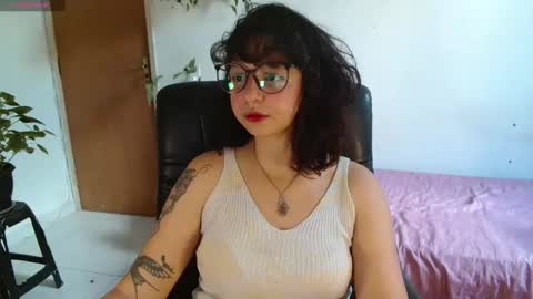 Snapshot of myamillor chatting on October 2025 11:23:02 AM myamillor online show from October 2025 11:23:02 AM