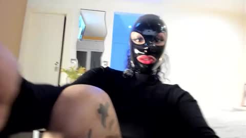 Lola online show from March 2026 08:01:01 PM