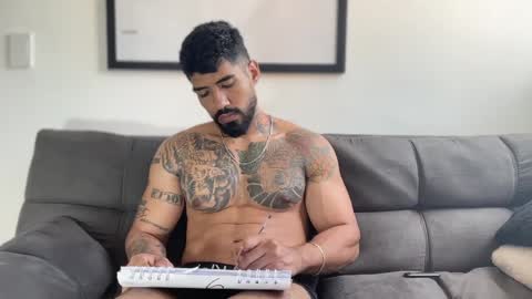 Snapshot of myke_esthetic chatting on December 2024 07:43:02 PM Myke esthetic online show from December 2024 07:43:02 PM