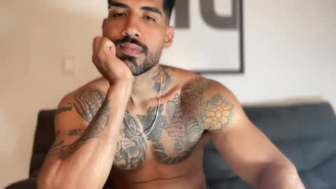 Snapshot of myke_esthetic chatting on January 2025 12:22:01 AM Myke esthetic online show from January 2025 12:22:01 AM