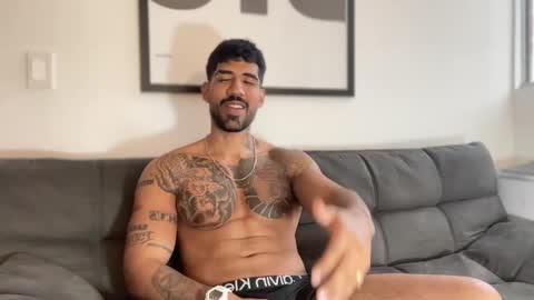 Snapshot of myke_esthetic chatting on January 2025 10:19:01 PM Myke esthetic online show from January 2025 10:19:01 PM