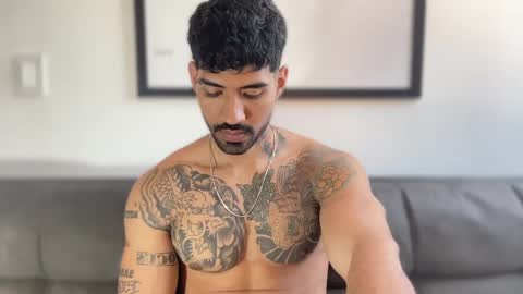 Snapshot of myke_esthetic chatting on January 2025 06:05:02 PM Myke esthetic online show from January 2025 06:05:02 PM