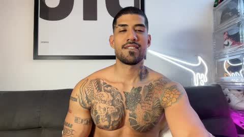 Snapshot of myke_esthetic chatting on October 2025 10:18:02 PM Myke esthetic online show from October 2025 10:18:02 PM