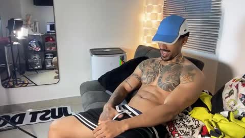 Snapshot of myke_esthetic chatting on November 2025 10:46:01 PM Myke esthetic online show from November 2025 10:46:01 PM