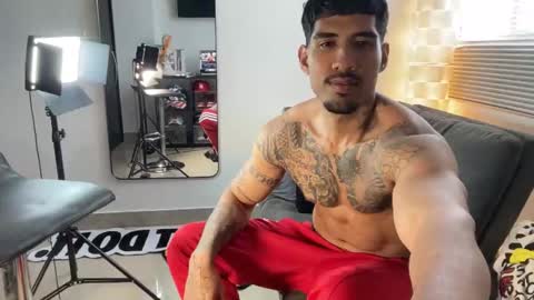 Snapshot of myke_esthetic chatting on November 2025 04:55:01 PM Myke esthetic online show from November 2025 04:55:01 PM